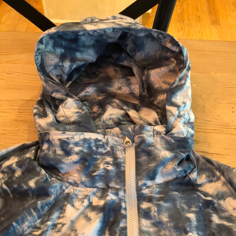 Lululemon Jacket - Picture 3 of 4